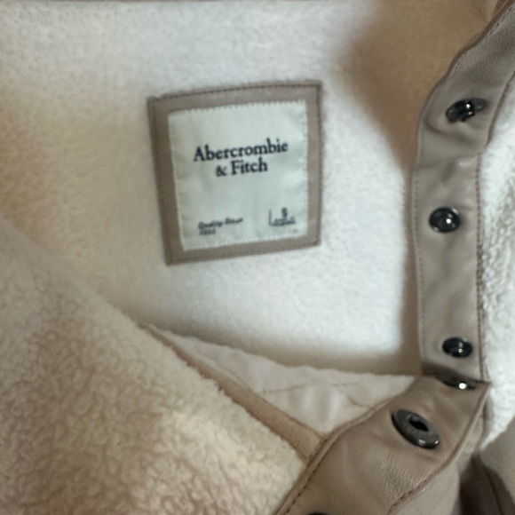Abercrombie & Fitch Cream and Tan Quilted Sherpa Pullover. Women’s Small. EUC. - Picture 12 of 16